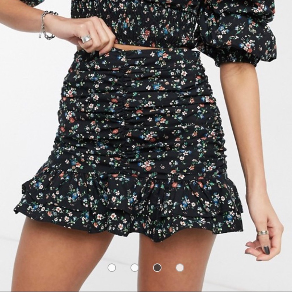 Floral Printed Ruched Skirt in Black